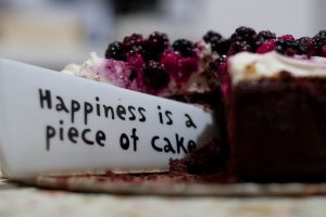 Positive Gedanken bewusst steuern: Mit einem schönen Stück Kuchen